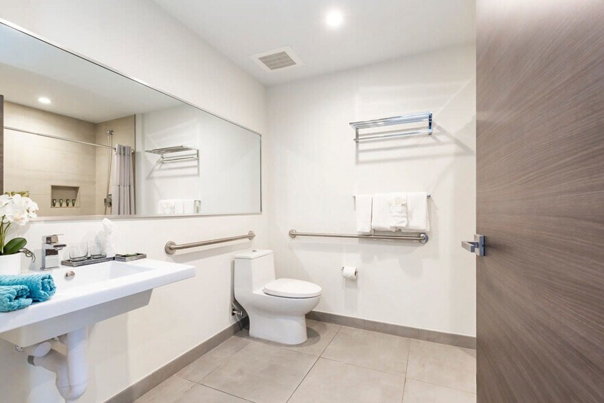 Building Photo - 327 Pierce St