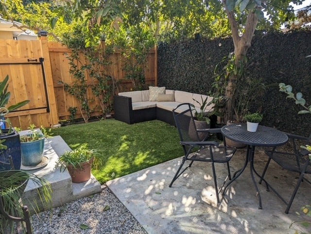 Building Photo - 2571 S Bundy Dr