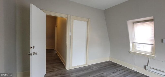 Building Photo - 136 Elm St