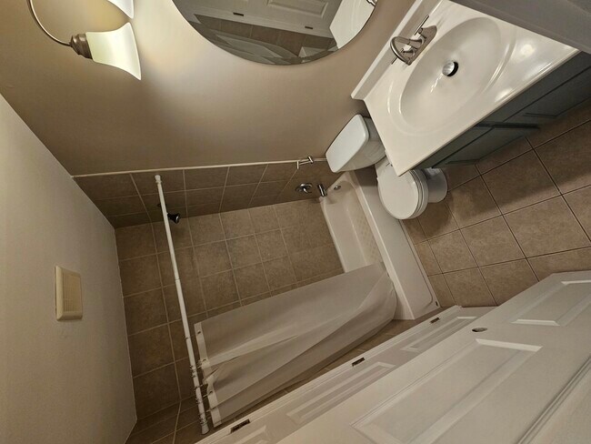 Building Photo - 687 Rosner Dr