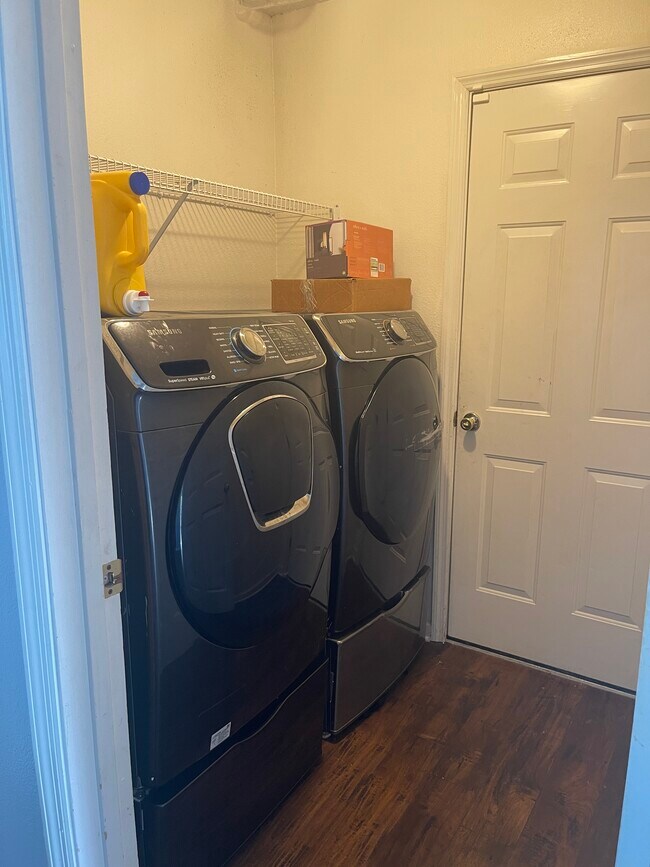 washer & dryer stay - 4004 Arnst Way