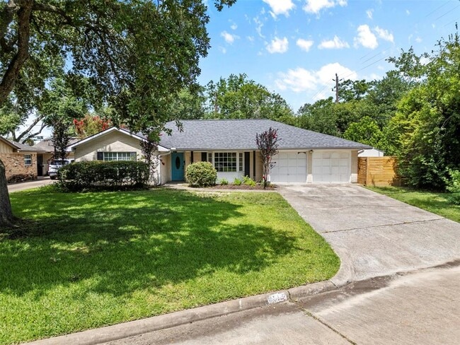 Building Photo - 5019 Oak Forest Dr
