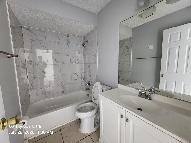 Building Photo - 7949 Pinehurst Dr