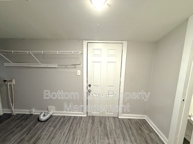 Building Photo - 917 N Oakland St