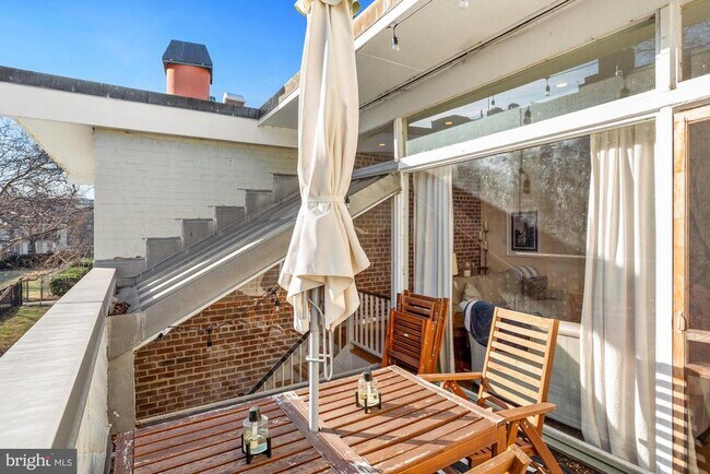 Building Photo - 725 Delaware Ave SW