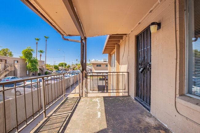 Building Photo - 2413 W Hazelwood St