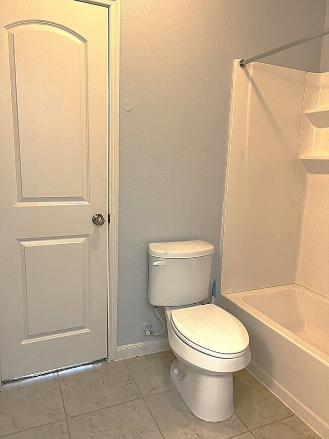 Building Photo - Spacious Four Bedroom Home Conveniently Located in Carpenters Landing