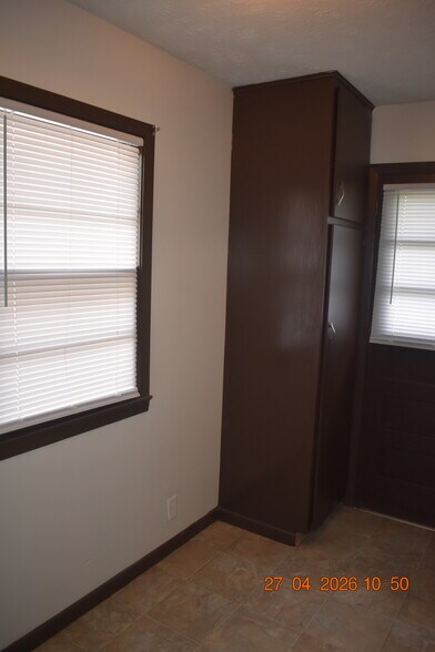 Building Photo - 4616 Grand Ave