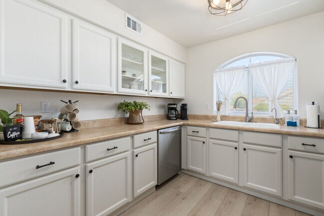 Building Photo - 10401 N 52nd St