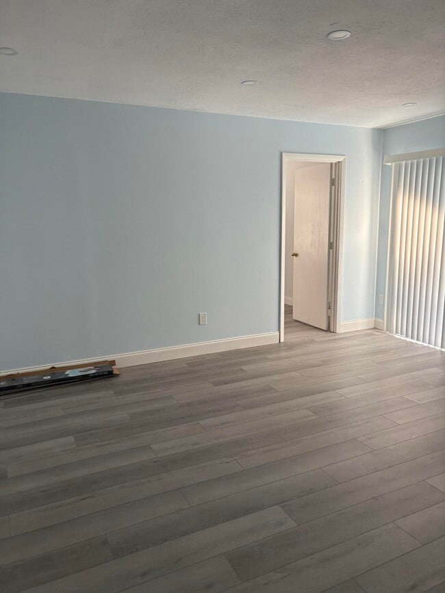 Building Photo - 271 NE Faring Ave