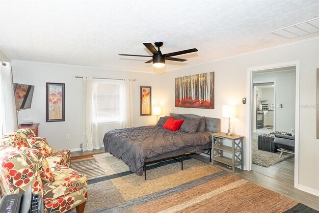 Building Photo - 107 Iona Ave