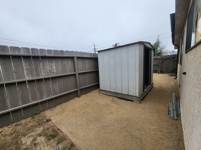 Building Photo - 2 Bed, 1 Bath Home *Gas and Electric Inclu...