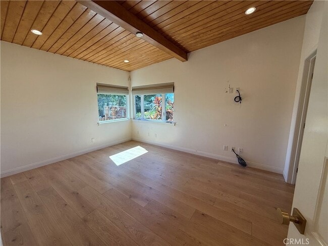 Building Photo - 940 Crestview Dr