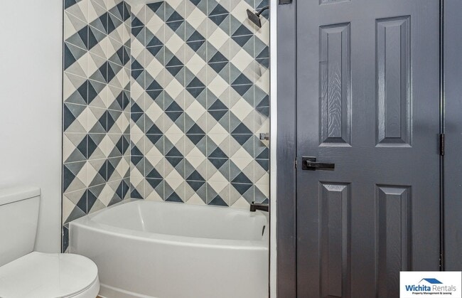 Building Photo - 2 bedroom 2 bath home