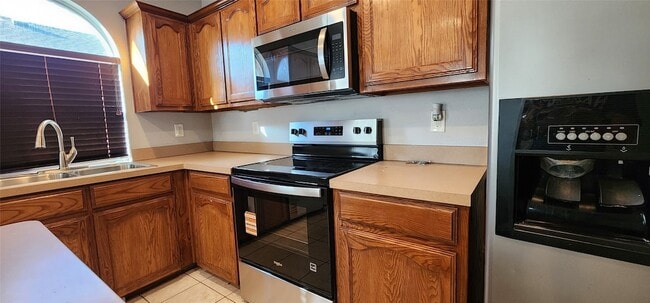 Building Photo - 1121 Beaverwood Ln