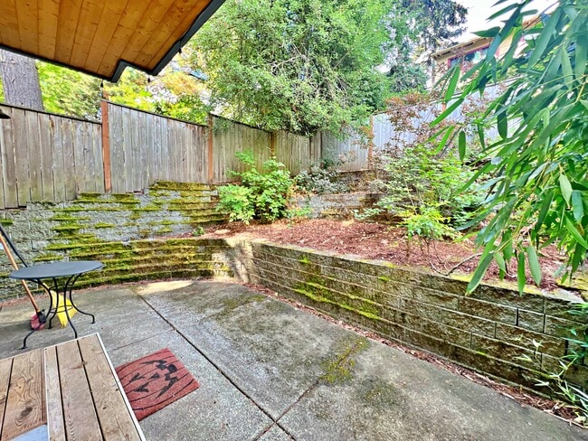 Building Photo - 1707 SW Moss St