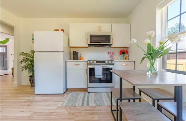 Building Photo - 82 N Holmes St