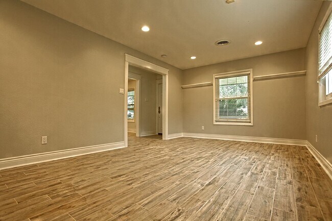 Building Photo - 6123 Reamer St