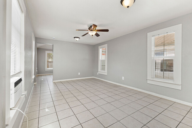 Building Photo - 330 Gem Ln