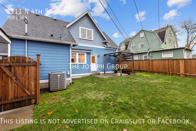 Building Photo - Beautifully updated 3 bed Craftsman in Tacoma