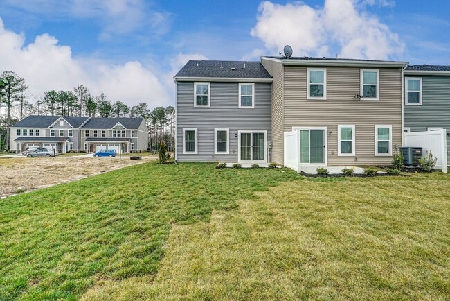 Building Photo - Wonderful townhome