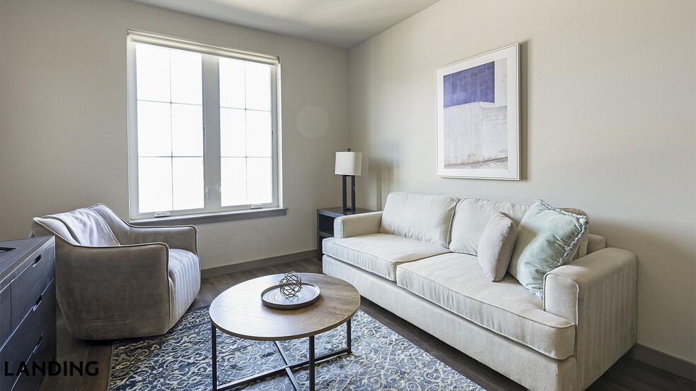 Building Photo - 1850 NW Front Ave