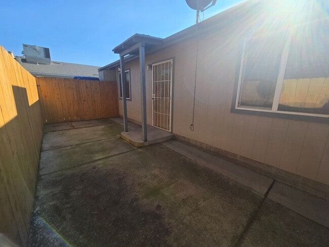 Building Photo - 2055 6th St