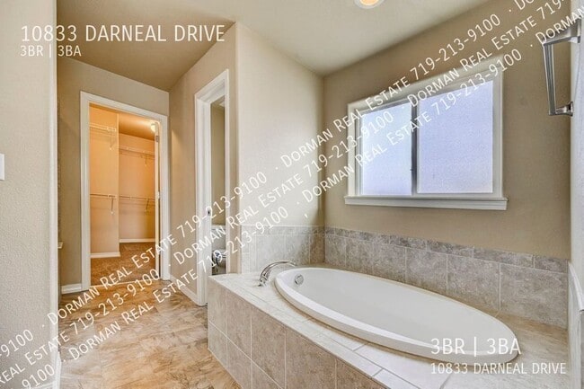 Building Photo - 10833 Darneal Dr