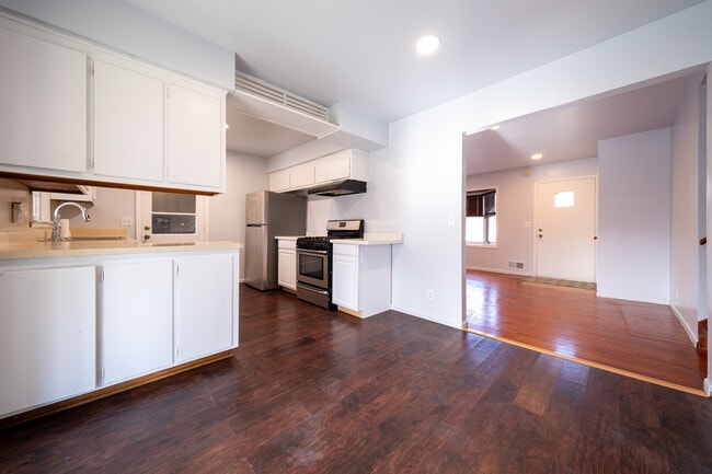 Building Photo - 445 Walnut Ln