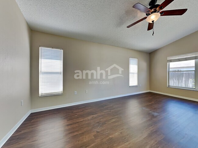 Building Photo - 10250 Peoples Loop