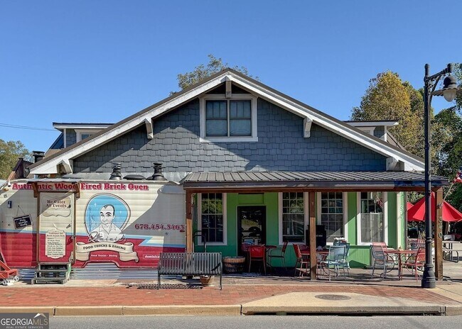 Building Photo - 255 Lowry St