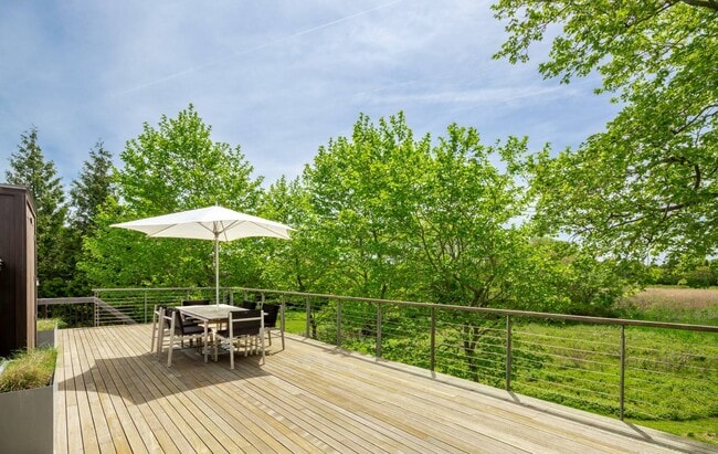 Building Photo - 493 Sagaponack Road