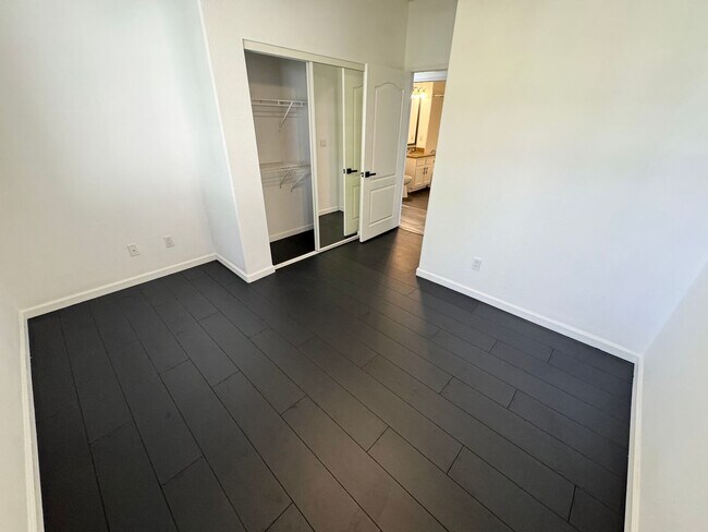 Building Photo - 10217 King Henry Ave
