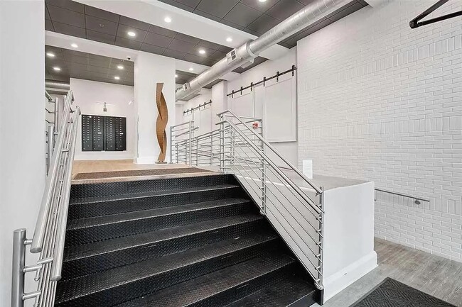 Building Photo - 159 2nd St