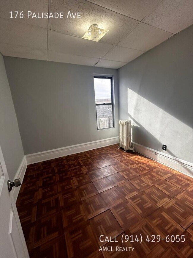Building Photo - 176 Palisade Ave