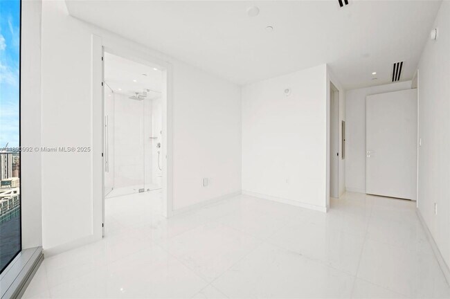 Building Photo - 300 Biscayne Blvd Way