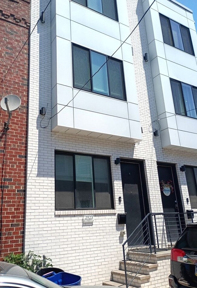 Building Photo - Stunning 4-Bedroom Townhome in Grays Ferry! Available NOW!
