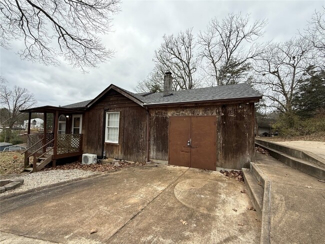 Building Photo - 8653 Reichl Dr