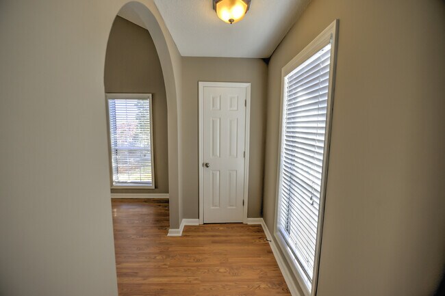 Building Photo - Gorgeous 3 BR, 2 BA , 1 Car Garage Home Of...