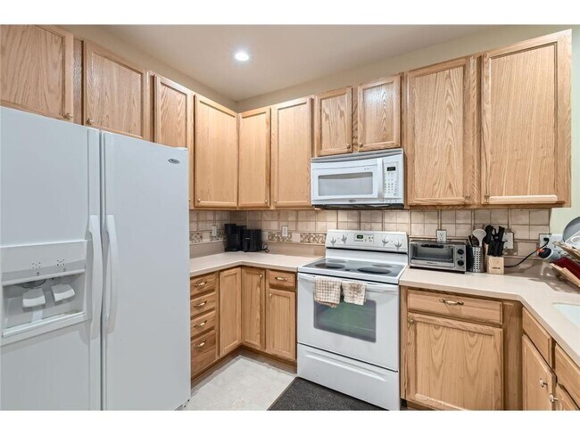 Building Photo - 9616 Linden Ln N