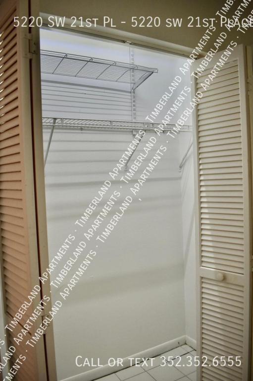 Building Photo - 5220 SW 21st Pl