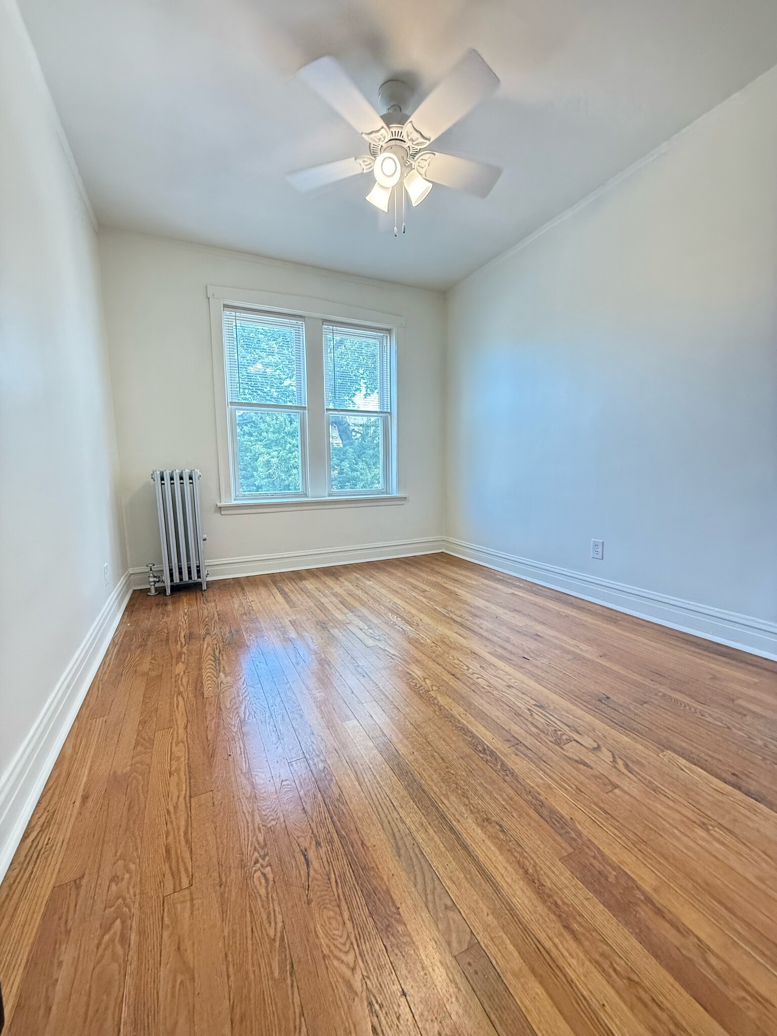 Building Photo - 3235 W Dickens Ave