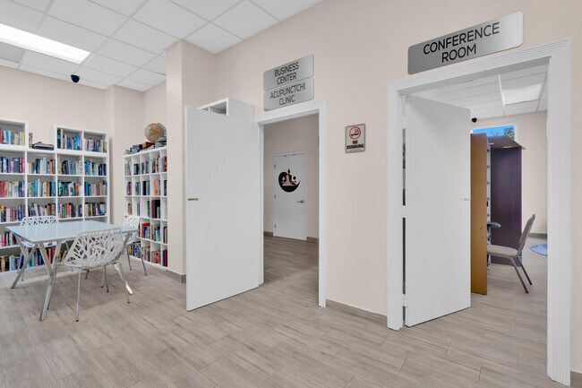 Building Photo - 3725 S Ocean Dr