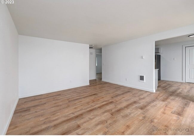 Building Photo - 3014 Drummond Ave