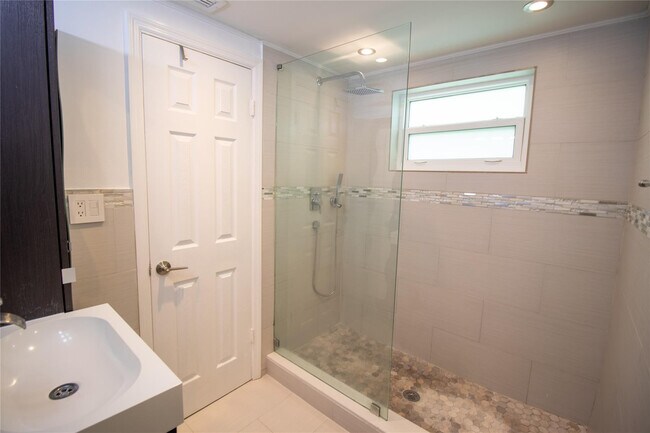 Building Photo - 8401 Royal Palm Blvd