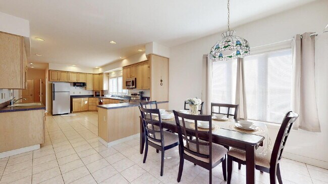 Building Photo - The Mylandia | Beautiful and spacious University City – Charlotte house with a backyard, offering...