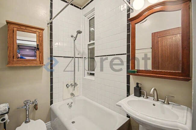 Building Photo - Unit 120