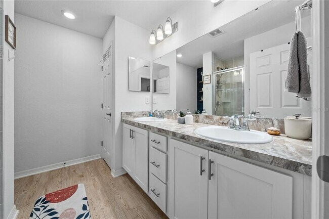 Building Photo - 355 Lily Ln