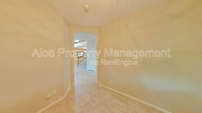 Building Photo - 491 W Ebony Way