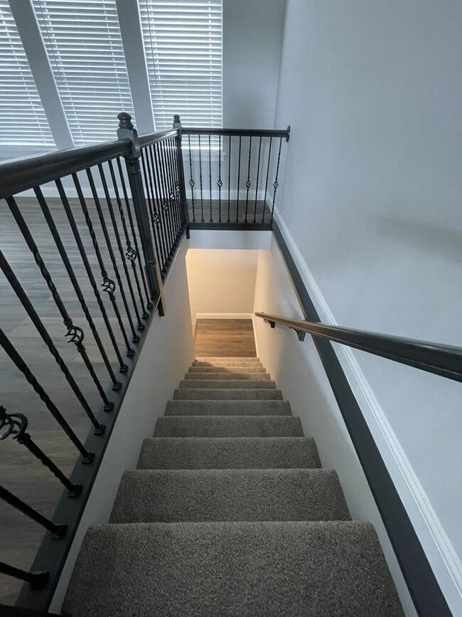 Building Photo - Beautiful 3 Bed / 2 Bath Home with 3-Car G...